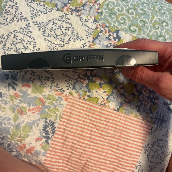 New in box -iPhone 4 Griffin motif phone case - Picture 5 of 7